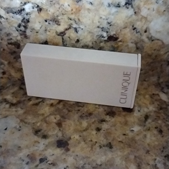 clinique strawberry fudge eye shadow - Picture 2 of 5